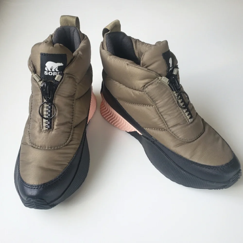 Sorel Out N About III Puffy Zip boots, size 6.5